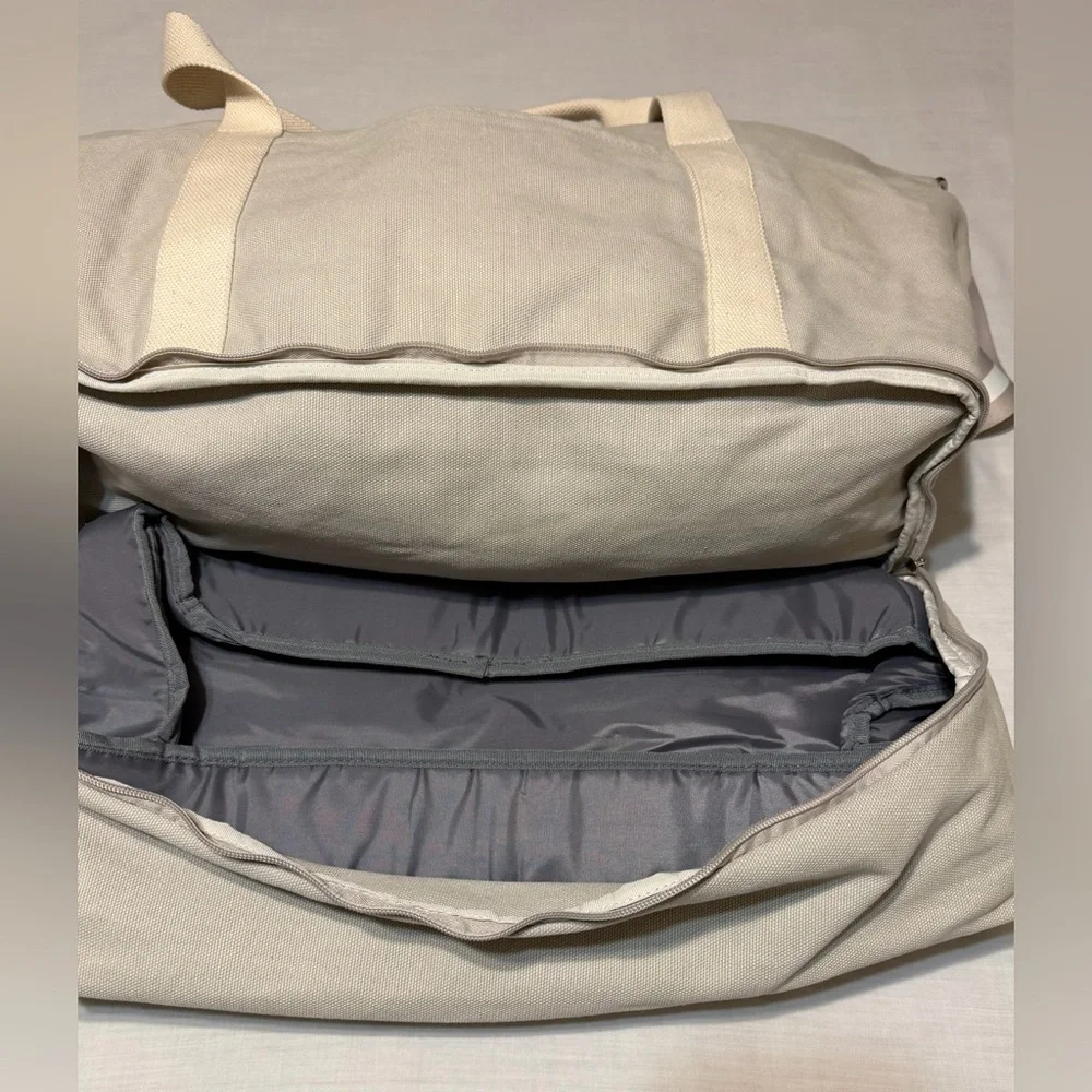 Lo & Sons NWOT Catalina Deluxe Canvas Duffel Tote Bag with Shoe Compartment - Picture 6 of 11